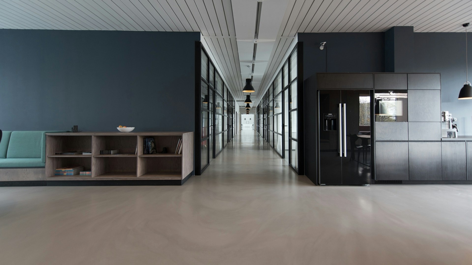 전문 서비스 배경 - 미니멀 워크스페이스